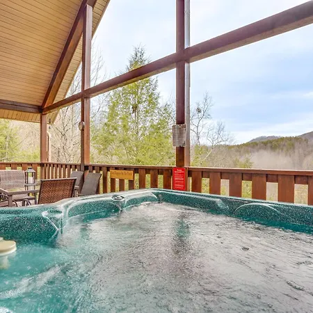 Quaint Sevierville Cabin With 2-Tier Deck And Hot Tub!